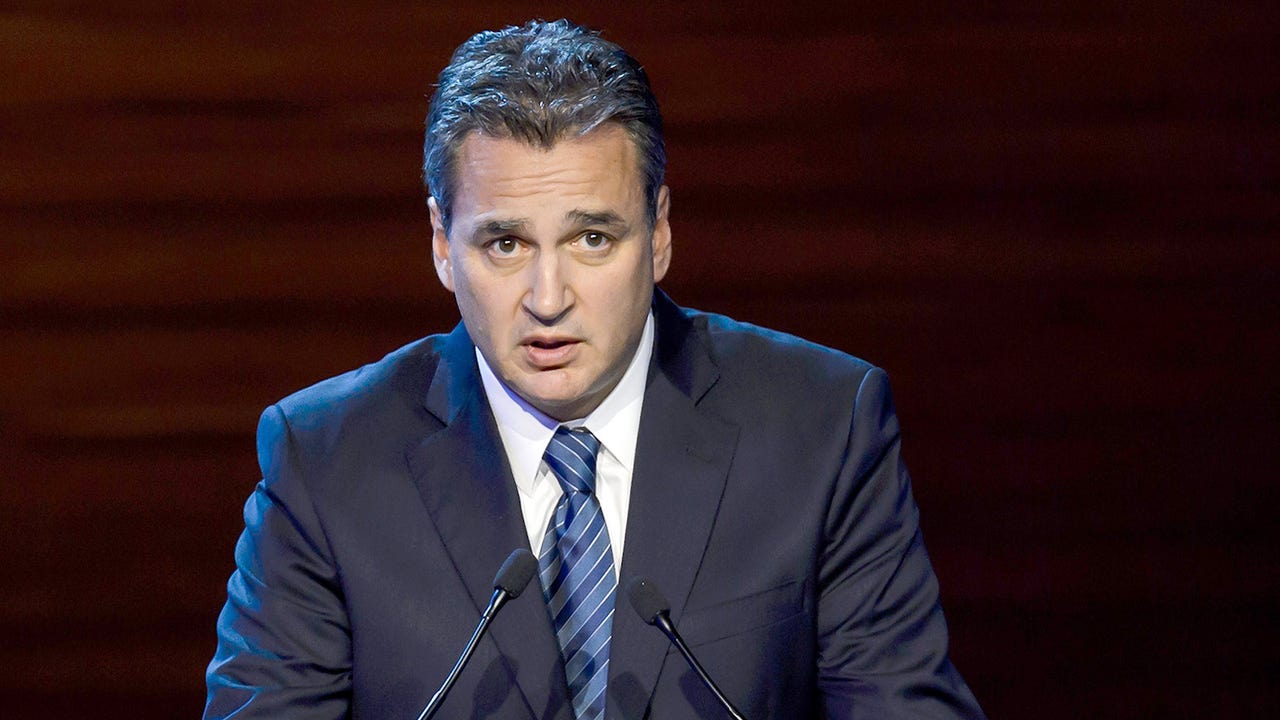 FIFA will not reopen World Cup votes, agree to release Garcia report